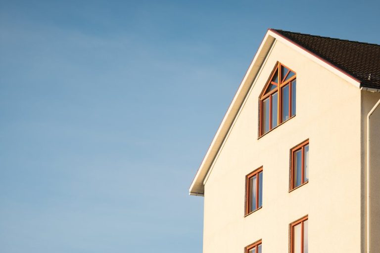 7 Tips Desain Fasad Rumah Supaya Makin Cantik Sekaligus Fungsional