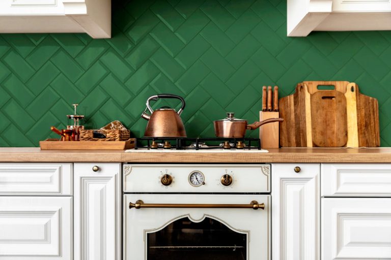 Bosan Dengan Gaya Minimalis? Ini 6 Interior Dapur Cantik Yang Bikin Nostalgia!